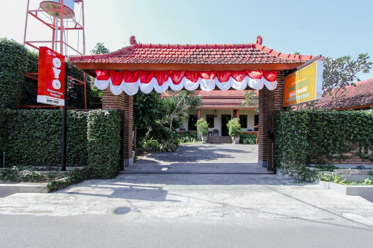 Oyo 1361 Singosari Family Residence Banyuwangi  Exterior photo