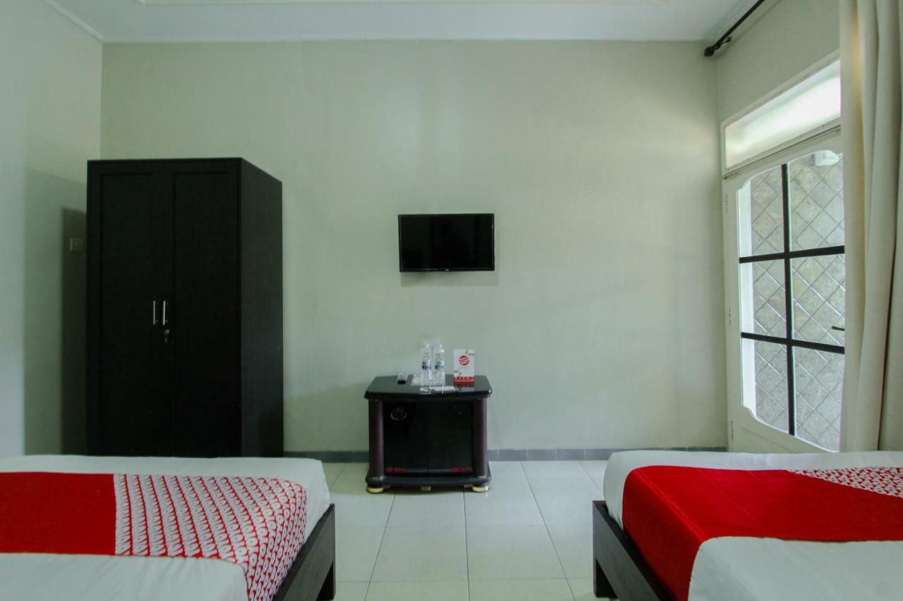 Oyo 1361 Singosari Family Residence Banyuwangi  Exterior photo